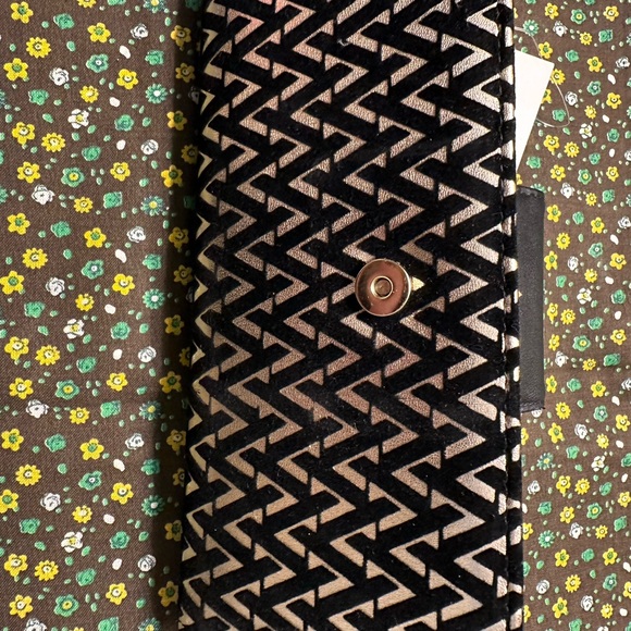 Adrienne Vittadini, NWT Wallet, Mettalic - Picture 9 of 15